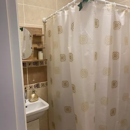 Apartment Sultans Corner