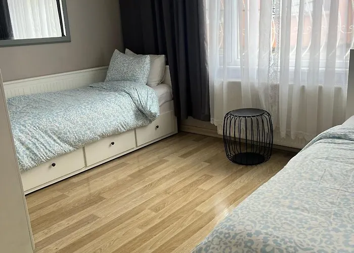 Apartment Sultans Corner *